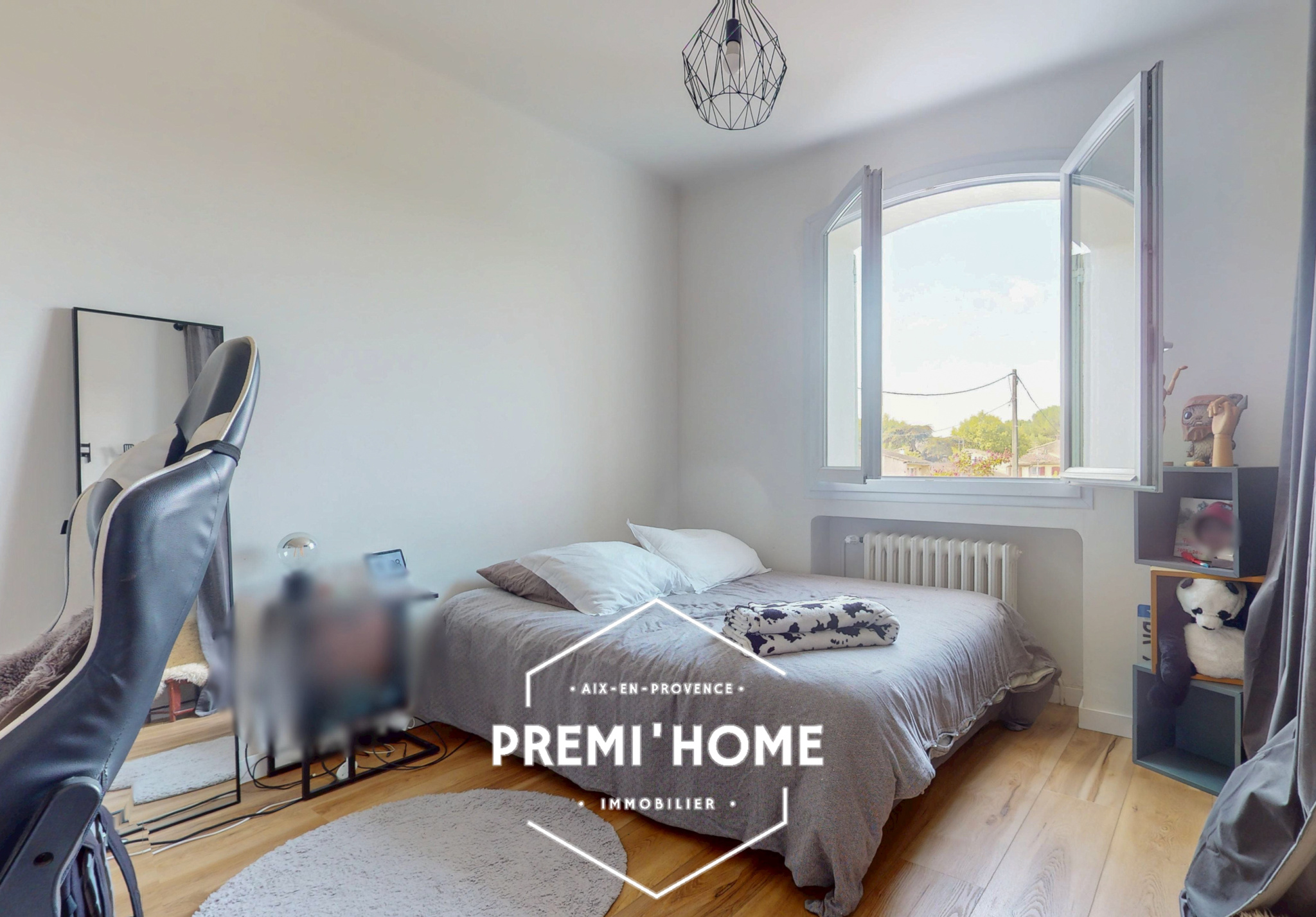 A VENDRE T4 RENOVE AVEC TERRASSE DE 130m2 ET GARAGE AIX LES - Premi'home Agence immobilière Aix En Provence