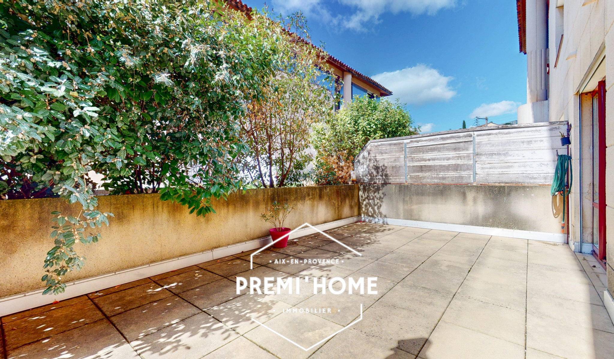 A VENDRE T2 AVEC TERRASSE CENTRE VILLE AIX EN PROVENCE - Premi'home Agence immobilière Aix En Provence