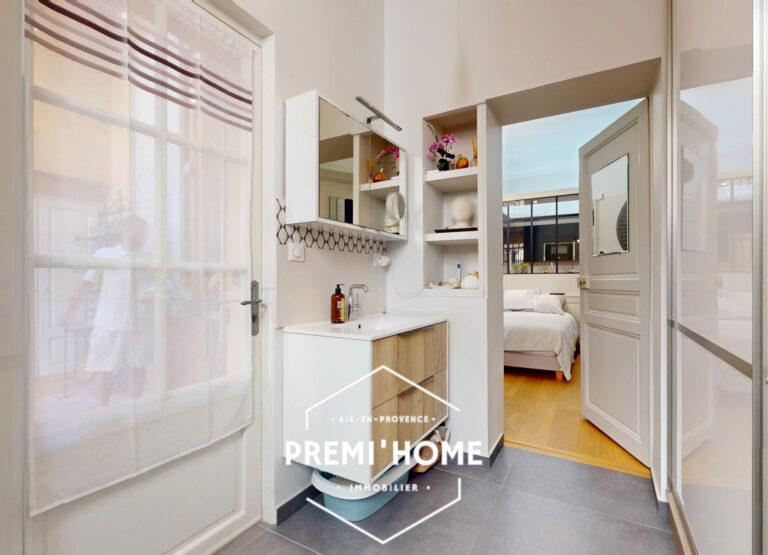 A VENDRE T2 STANDING CENTRE VILLE HISTORIQUE AIX EN PROVENCE - Premi'home Agence immobilière Aix En Provence