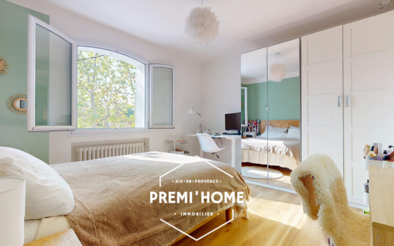 A VENDRE T4 RENOVE AVEC TERRASSE DE 130m2 ET GARAGE AIX LES - Premi'home Agence immobilière Aix En Provence