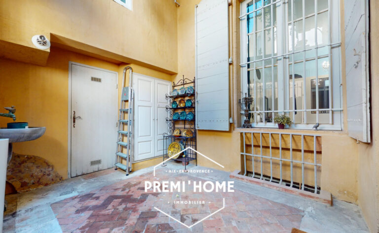 A VENDRE T2 STANDING CENTRE VILLE HISTORIQUE AIX EN PROVENCE - Premi'home Agence immobilière Aix En Provence