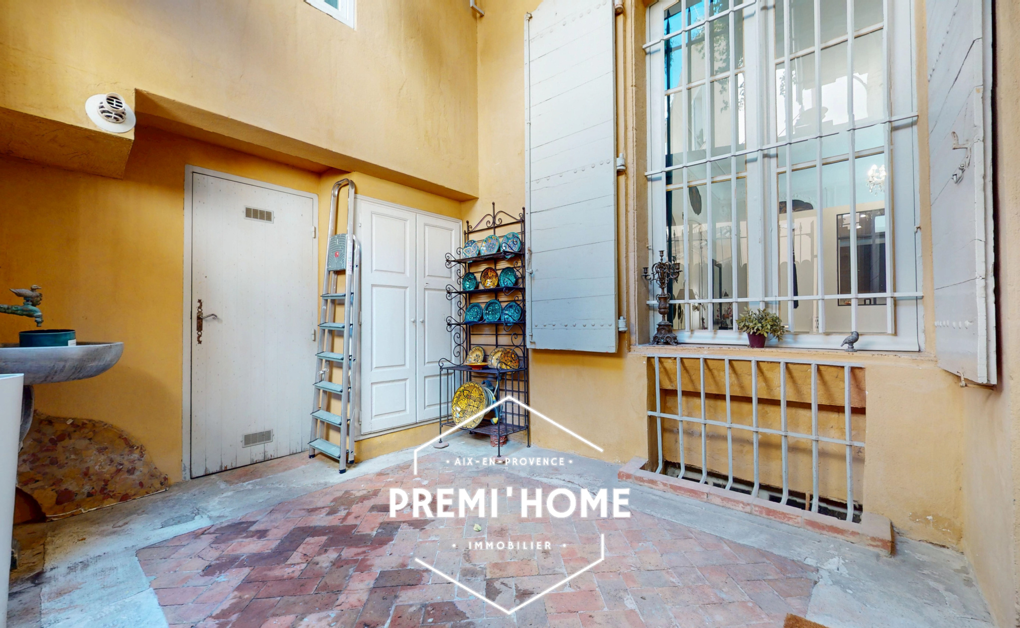 A VENDRE T2 STANDING CENTRE VILLE HISTORIQUE AIX EN PROVENCE - Premi'home Agence immobilière Aix En Provence