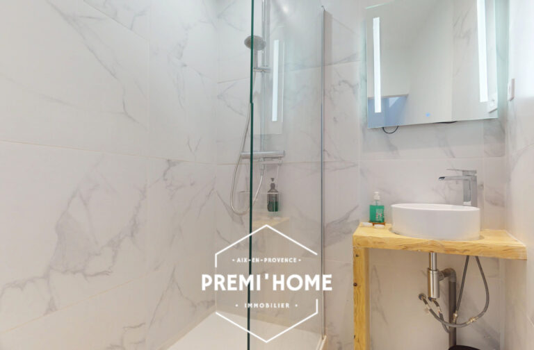 T3 RENOVE A VENDRE CENTRE HISTORIQUE AIX EN PROVENCE - Premi'home Agence immobilière Aix En Provence