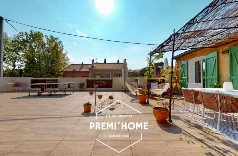 A VENDRE T4 RENOVE AVEC TERRASSE DE 130m2 ET GARAGE AIX LES - Premi'home Agence immobilière Aix En Provence