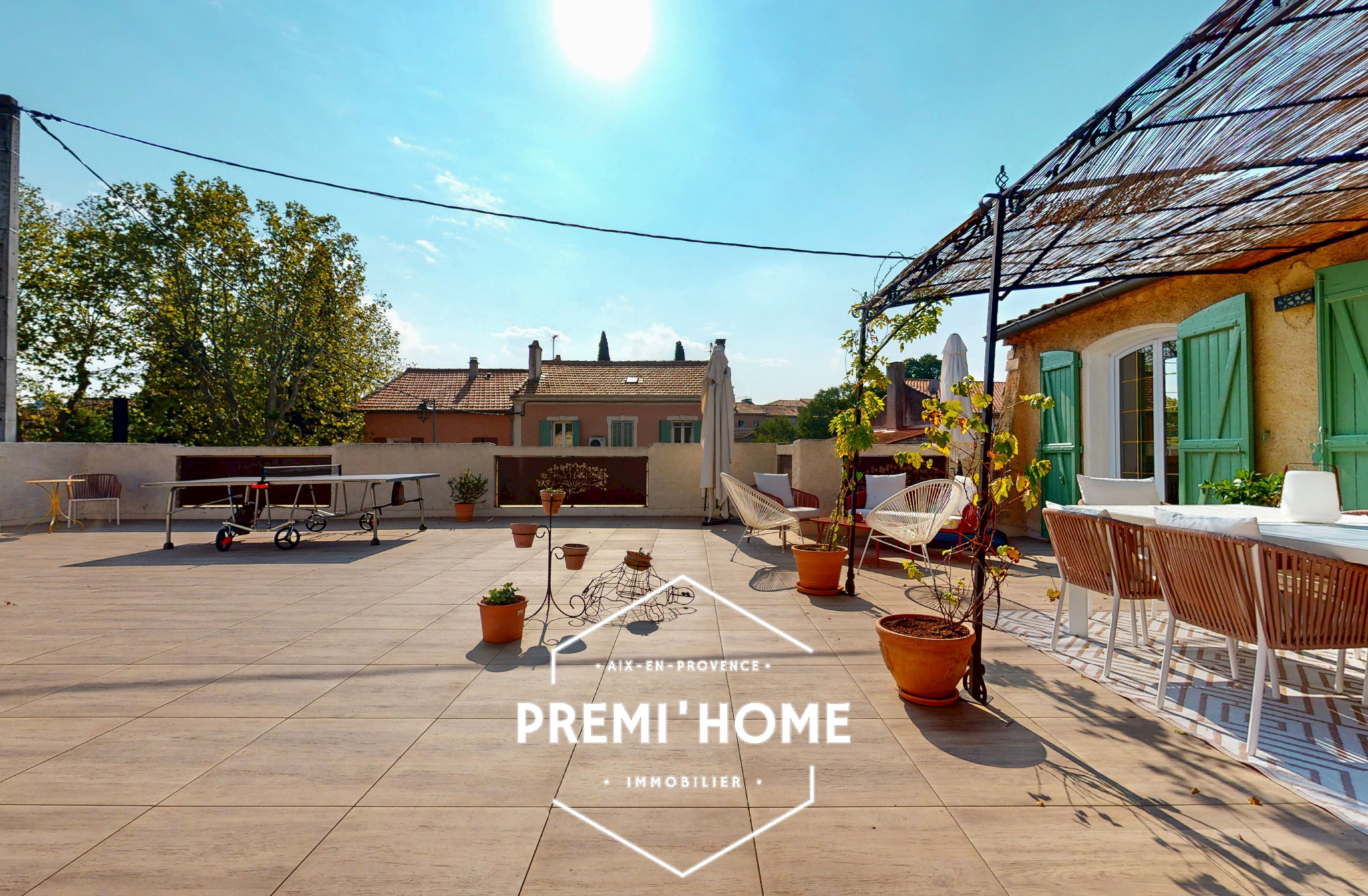 A VENDRE T4 RENOVE AVEC TERRASSE DE 130m2 ET GARAGE AIX LES - Premi'home Agence immobilière Aix En Provence