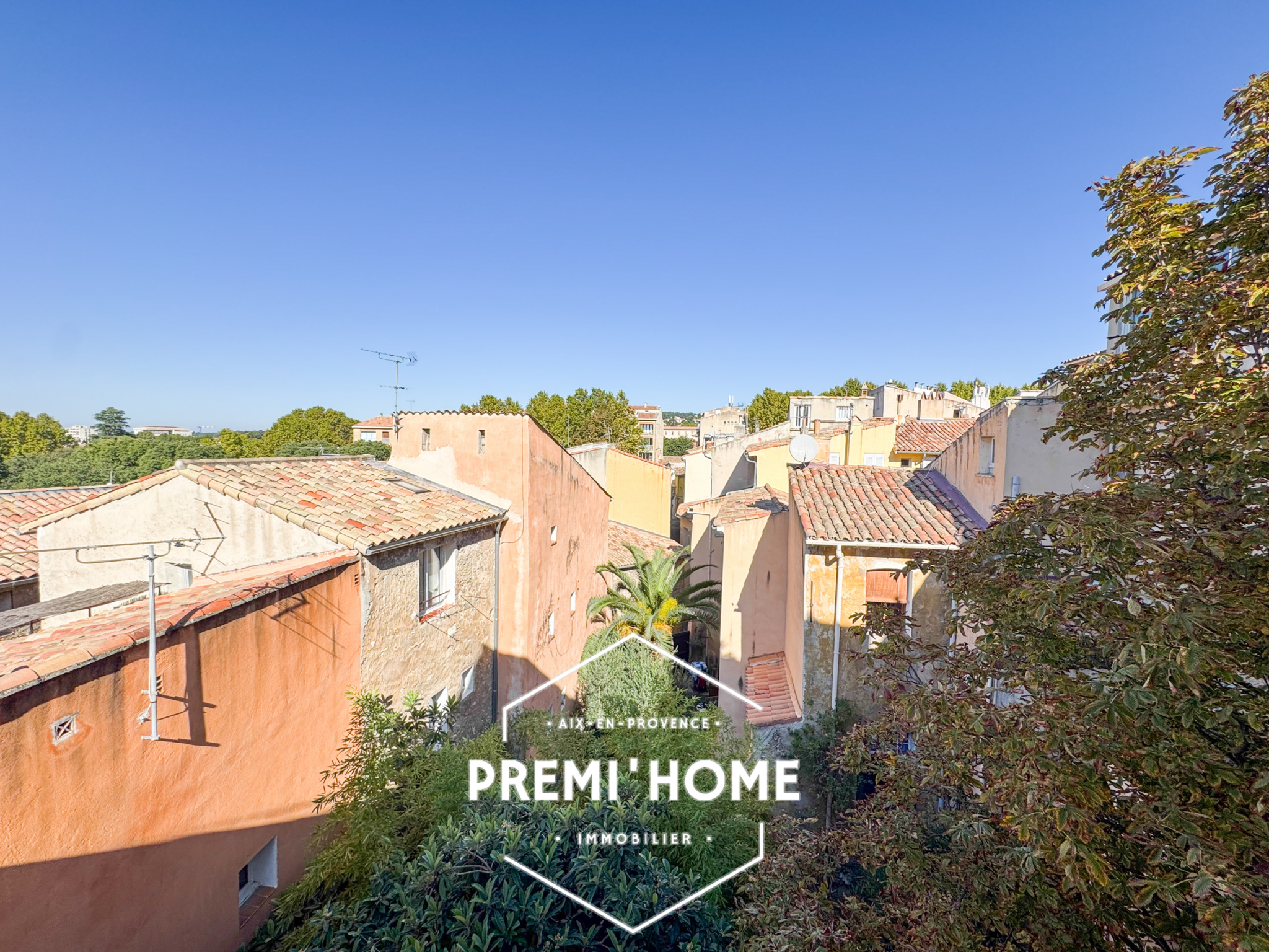A VENDRE STUDIO AVEC MEZZANINE COEUR HISTORIQUE AIX - Premi'home Agence immobilière Aix En Provence