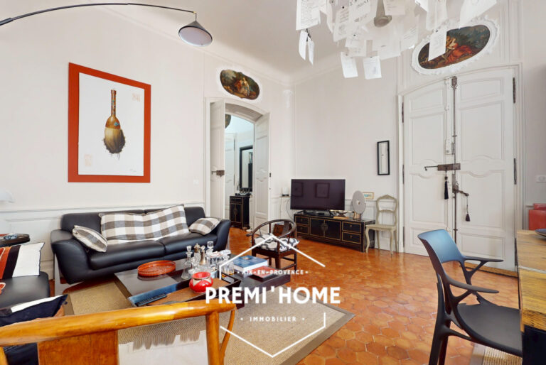 A VENDRE T2 STANDING CENTRE VILLE HISTORIQUE AIX EN PROVENCE - Premi'home Agence immobilière Aix En Provence