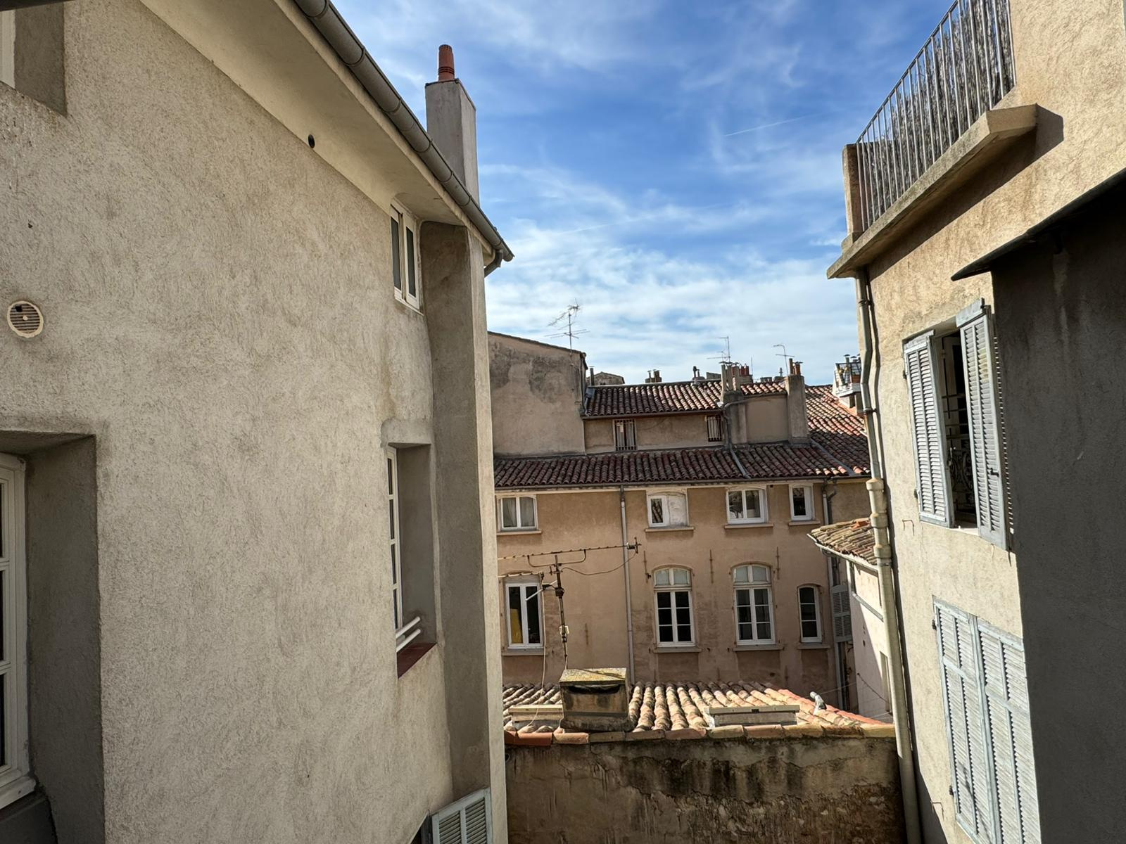A VENDRE STUDIO CENTRE HISTORIQUE AIX EN PROVENCE - Premi'home Agence immobilière Aix En Provence