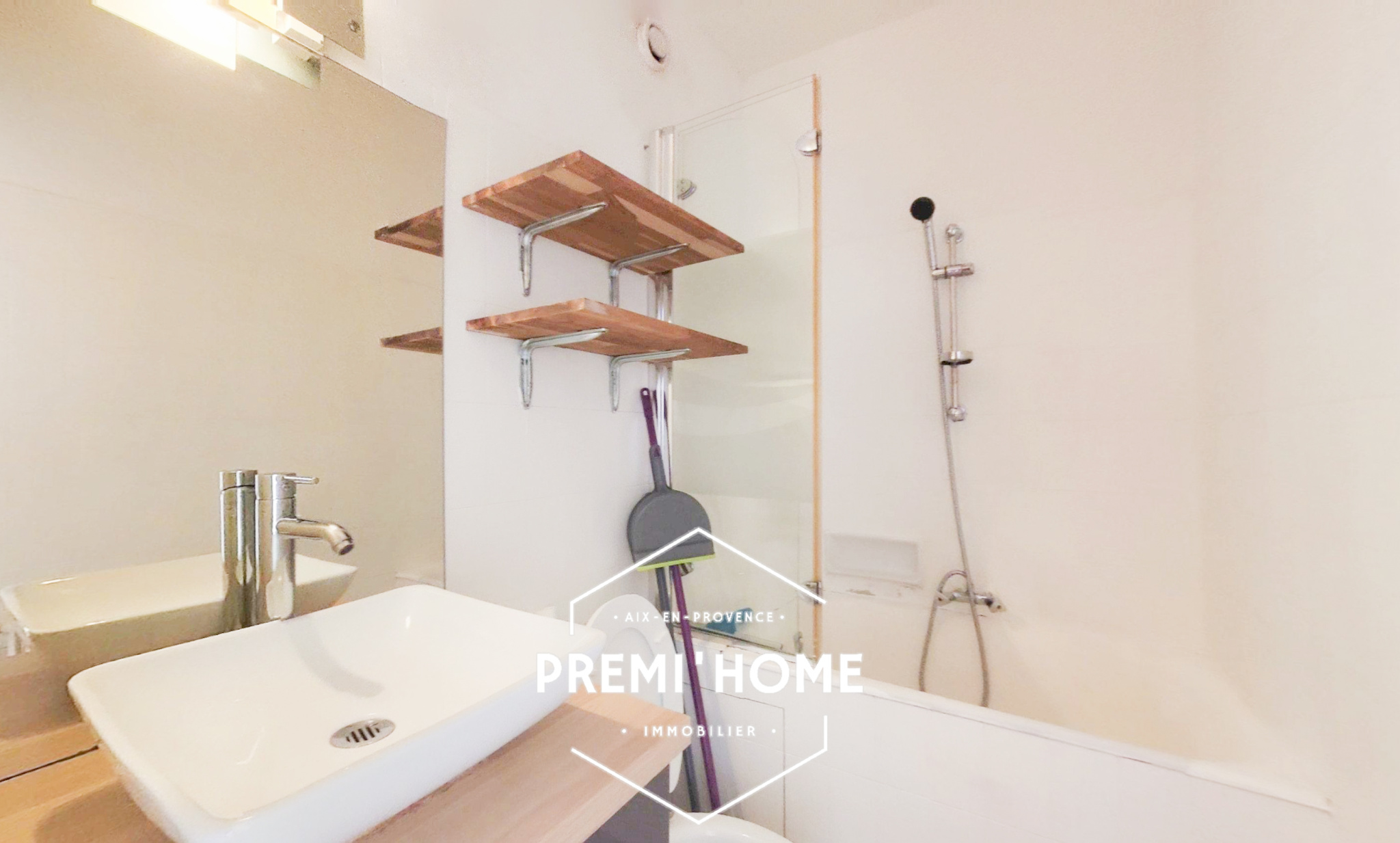 A VENDRE STUDIO 20m2 MARSEILLE LA TIMONE - Premi'home Agence immobilière Aix En Provence