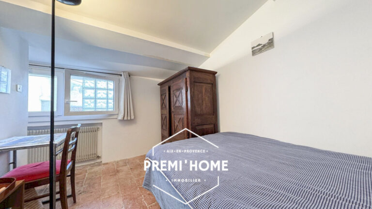 A VENDRE STUDIO CENTRE HISTORIQUE AIX EN PROVENCE - Premi'home Agence immobilière Aix En Provence