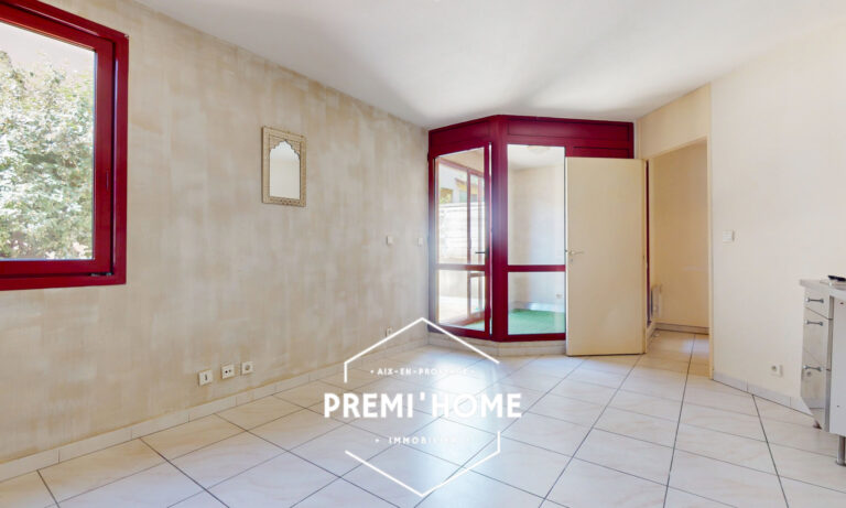 A VENDRE T2 AVEC TERRASSE CENTRE VILLE AIX EN PROVENCE - Premi'home Agence immobilière Aix En Provence