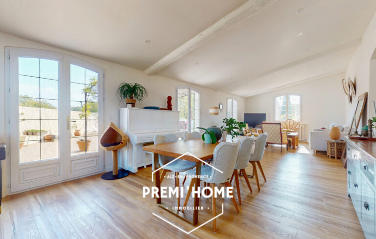 A VENDRE T4 RENOVE AVEC TERRASSE DE 130m2 ET GARAGE AIX LES - Premi'home Agence immobilière Aix En Provence