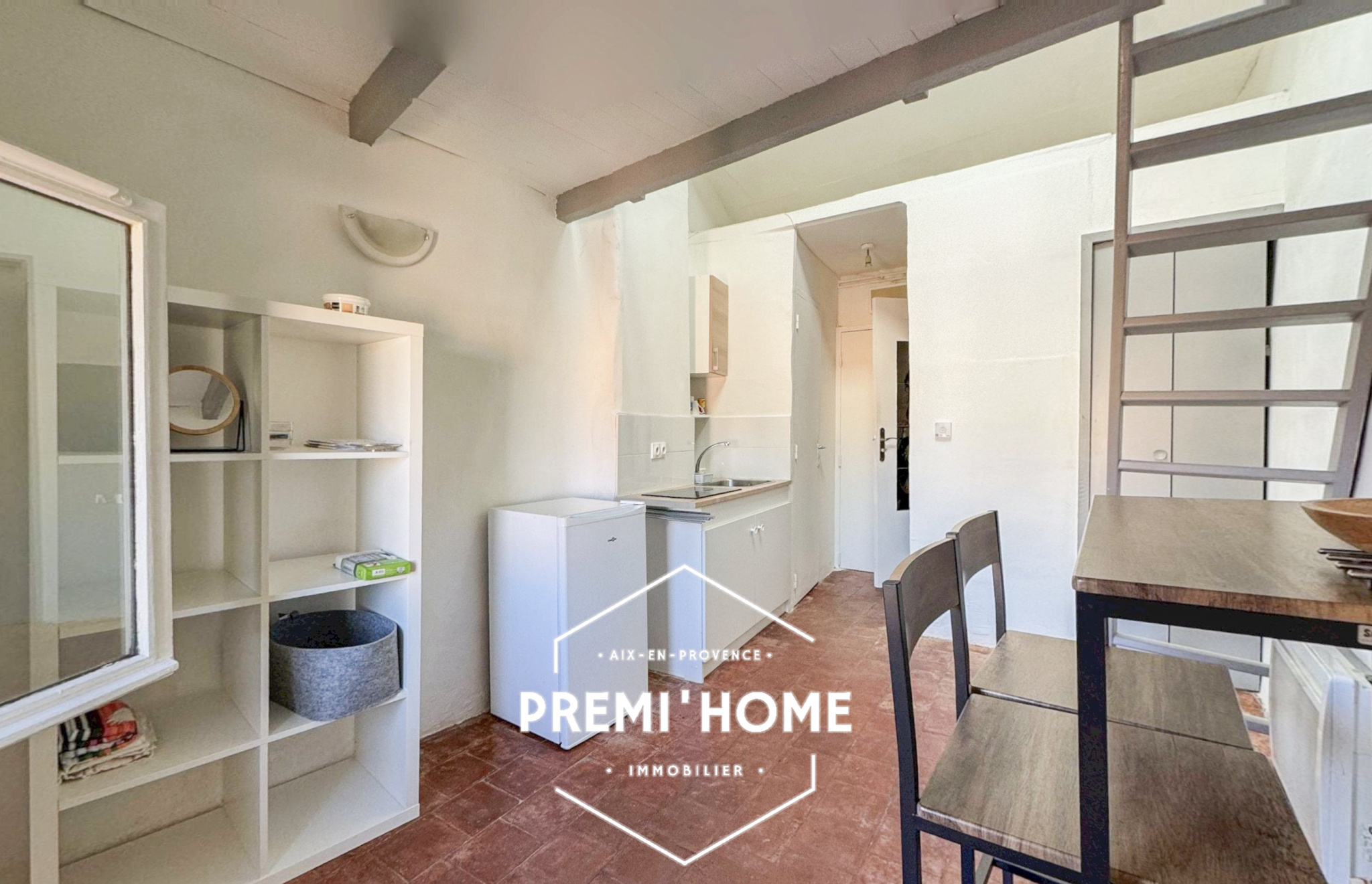 A VENDRE STUDIO AVEC MEZZANINE COEUR HISTORIQUE AIX - Premi'home Agence immobilière Aix En Provence