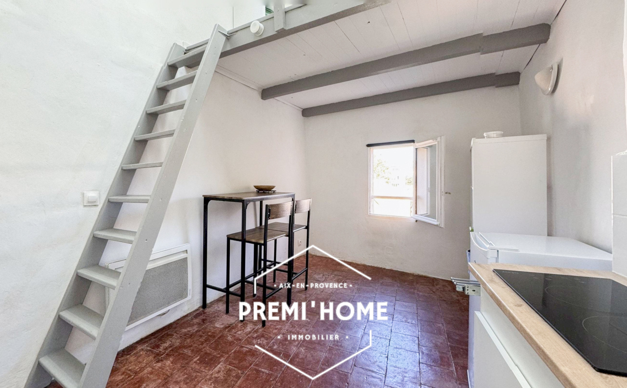 A VENDRE STUDIO AVEC MEZZANINE COEUR HISTORIQUE AIX - Premi'home Agence immobilière Aix En Provence