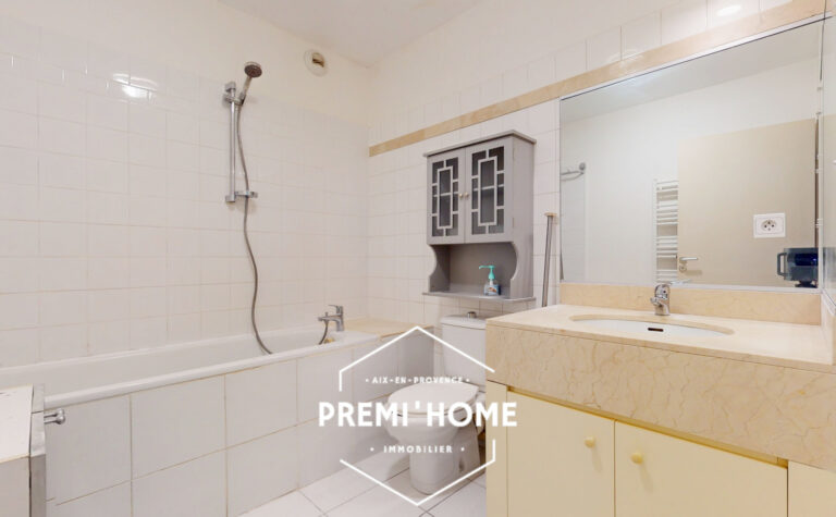 A VENDRE T2 AVEC TERRASSE CENTRE VILLE AIX EN PROVENCE - Premi'home Agence immobilière Aix En Provence