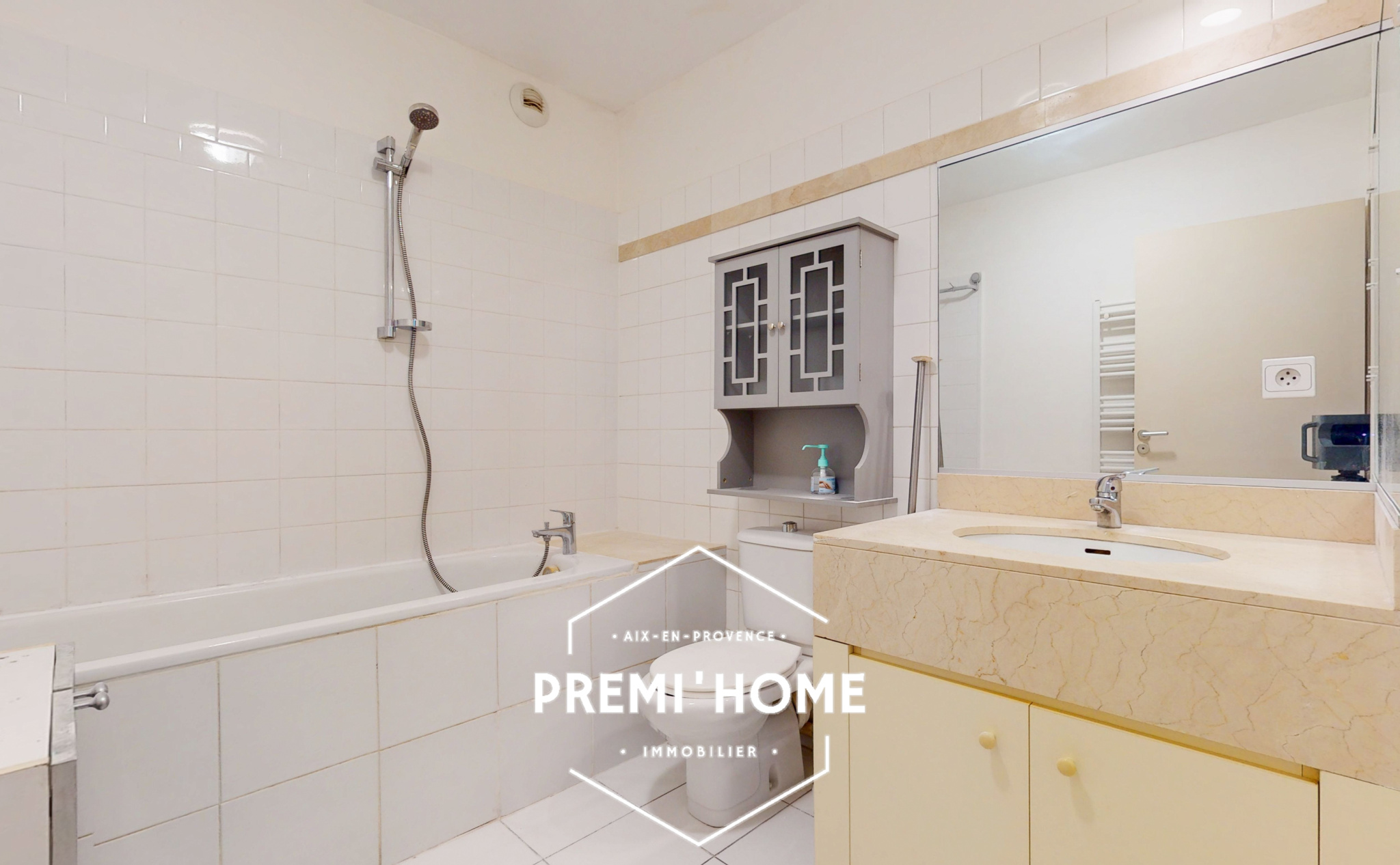 A VENDRE T2 AVEC TERRASSE CENTRE VILLE AIX EN PROVENCE - Premi'home Agence immobilière Aix En Provence