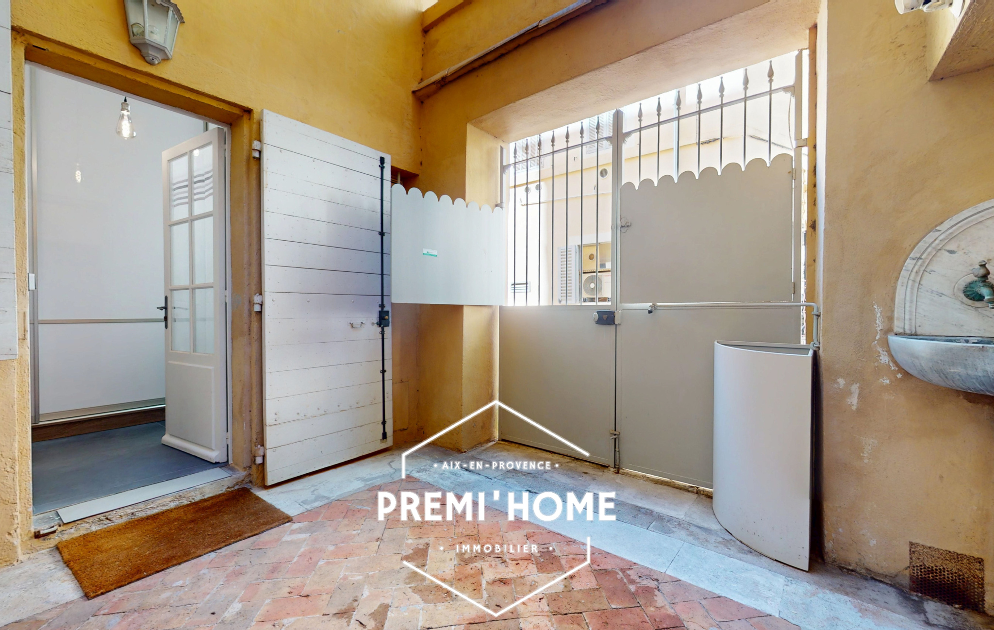 A VENDRE T2 STANDING CENTRE VILLE HISTORIQUE AIX EN PROVENCE - Premi'home Agence immobilière Aix En Provence