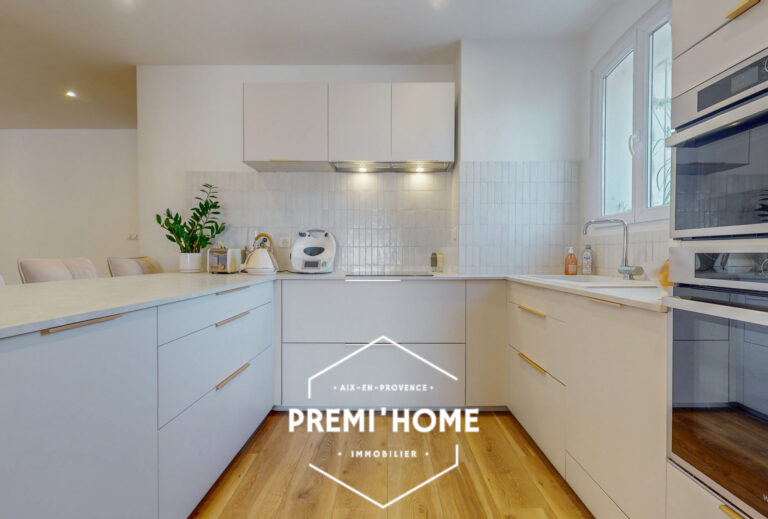 A VENDRE T4 RENOVE AVEC TERRASSE DE 130m2 ET GARAGE AIX LES - Premi'home Agence immobilière Aix En Provence