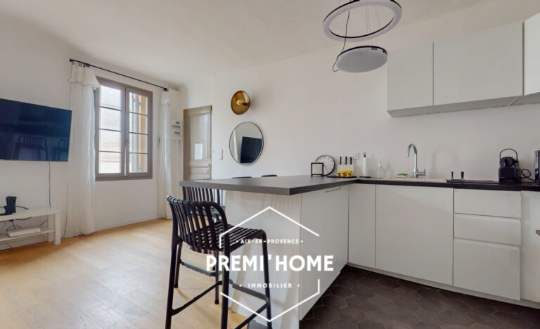 T3 RENOVE A VENDRE CENTRE HISTORIQUE AIX EN PROVENCE - Premi'home Agence immobilière Aix En Provence
