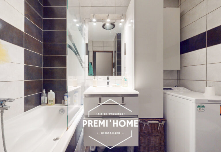 T3 RENOVE DERNIER ETAGE PONT DE L&rsquo;ARC AIX EN PROVENCE - Premi'home Agence immobilière Aix En Provence