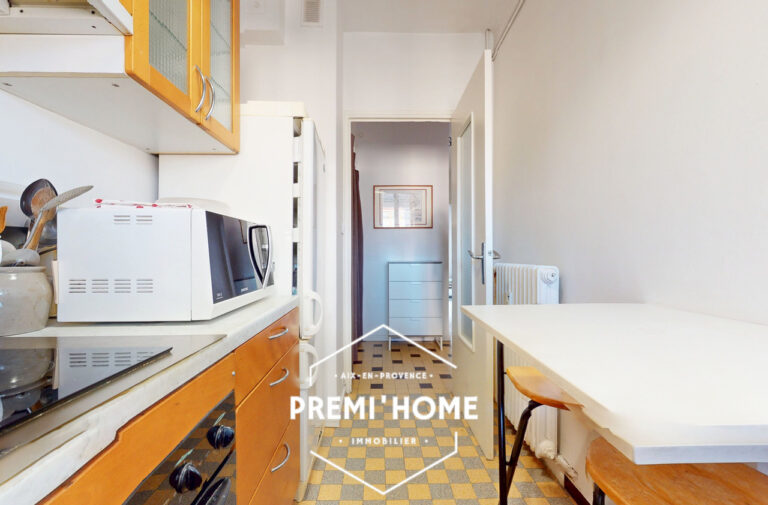 Aix-en-Provence Centre   T2 Dernier Étage avec Ascenseur, Ba - Premi'home Agence immobilière Aix En Provence