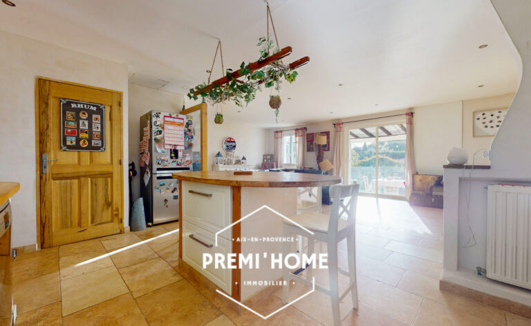 5 PIÈCES 128 M2 MAISON PLAIN PIED PISCINE ET GARAGE AUREILLE - Premi'home Agence immobilière Aix En Provence