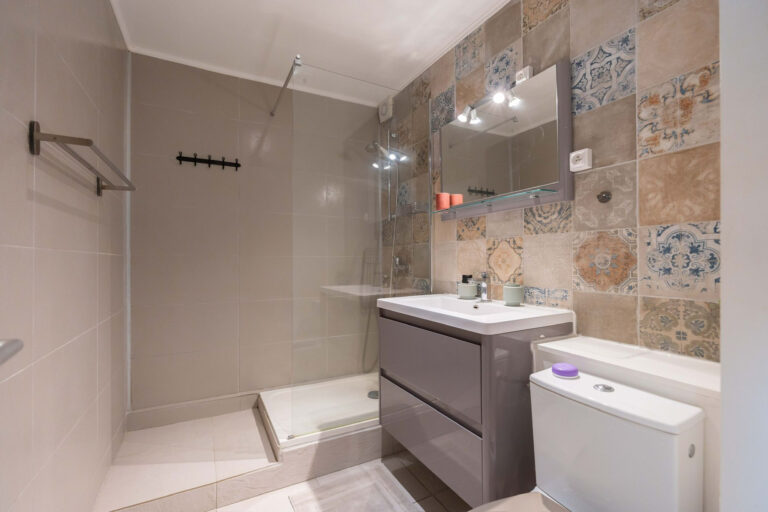 RARE A LA VENTE – APPARTEMENT DE TYPE 2 – MARSEILLE – VIEUX - Premi'home Agence immobilière Aix En Provence