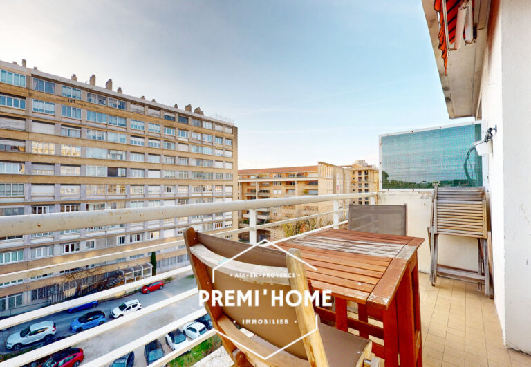Aix-en-Provence Centre   T2 Dernier Étage avec Ascenseur, Ba - Premi'home Agence immobilière Aix En Provence