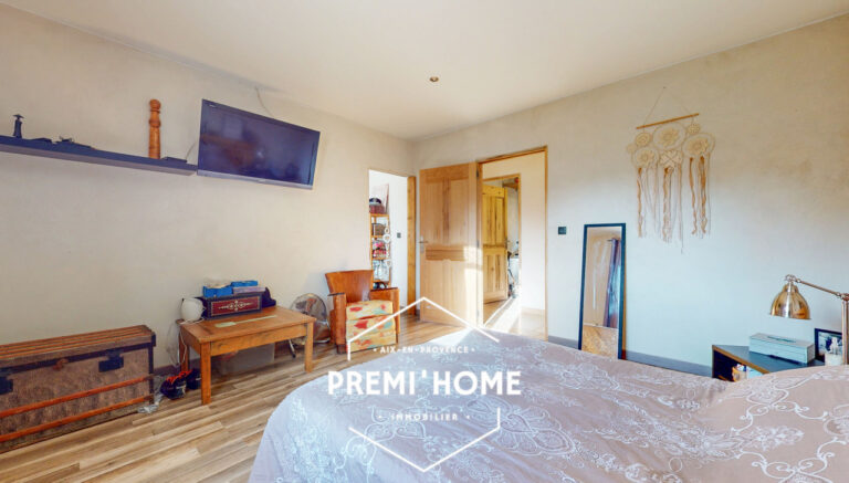 5 PIÈCES 128 M2 MAISON PLAIN PIED PISCINE ET GARAGE AUREILLE - Premi'home Agence immobilière Aix En Provence