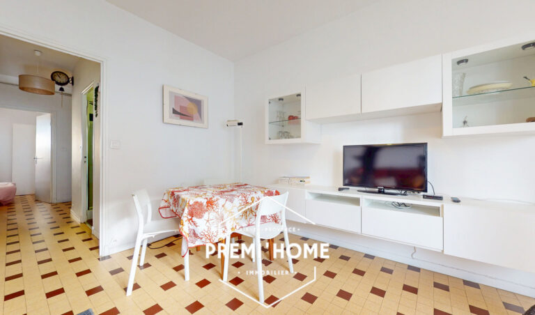 Aix-en-Provence Centre   T2 Dernier Étage avec Ascenseur, Ba - Premi'home Agence immobilière Aix En Provence