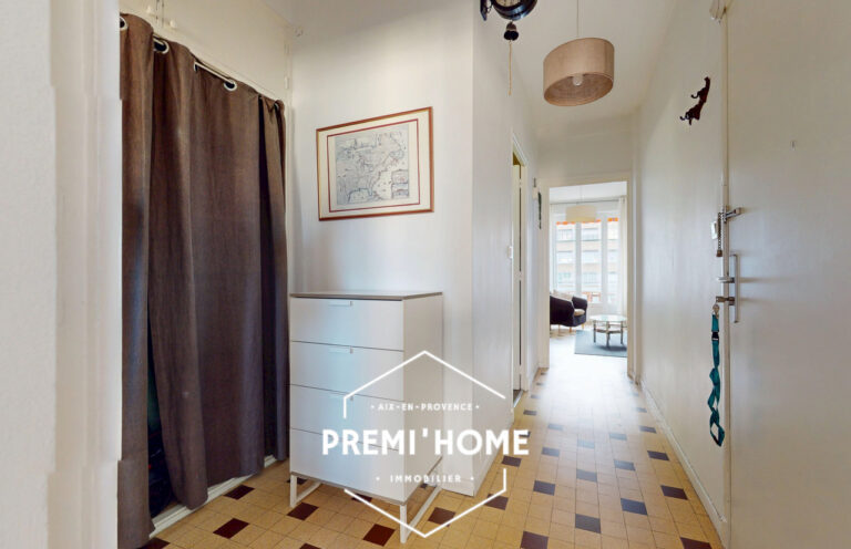 Aix-en-Provence Centre   T2 Dernier Étage avec Ascenseur, Ba - Premi'home Agence immobilière Aix En Provence