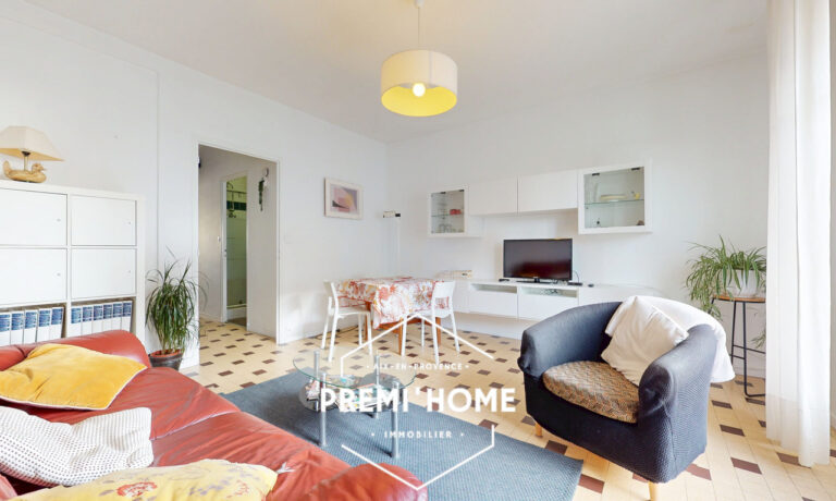 Aix-en-Provence Centre   T2 Dernier Étage avec Ascenseur, Ba - Premi'home Agence immobilière Aix En Provence