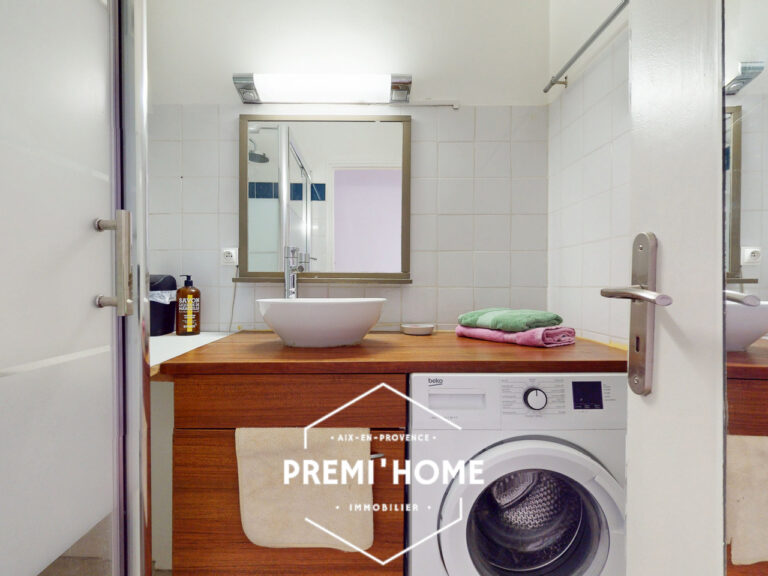 Aix-en-Provence Centre   T2 Dernier Étage avec Ascenseur, Ba - Premi'home Agence immobilière Aix En Provence