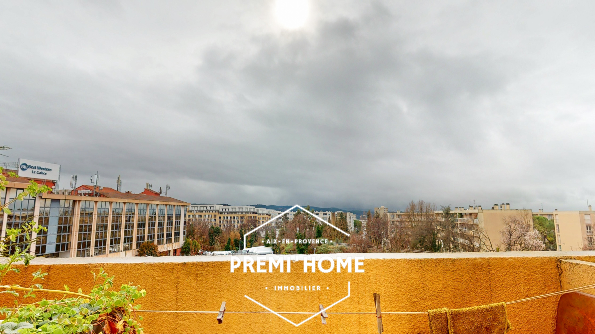 T3 A RAFRAICHIR DENIER ETAGE - Premi'home Agence immobilière Aix En Provence