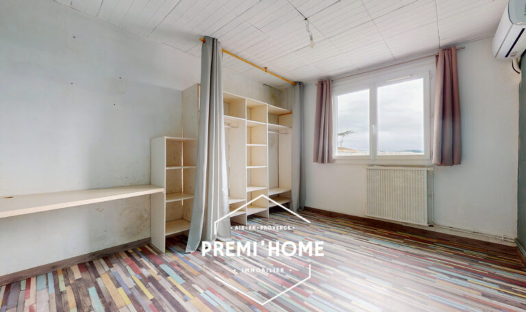 T3 A RAFRAICHIR DENIER ETAGE - Premi'home Agence immobilière Aix En Provence