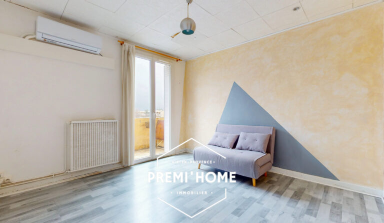 T3 A RAFRAICHIR DENIER ETAGE - Premi'home Agence immobilière Aix En Provence