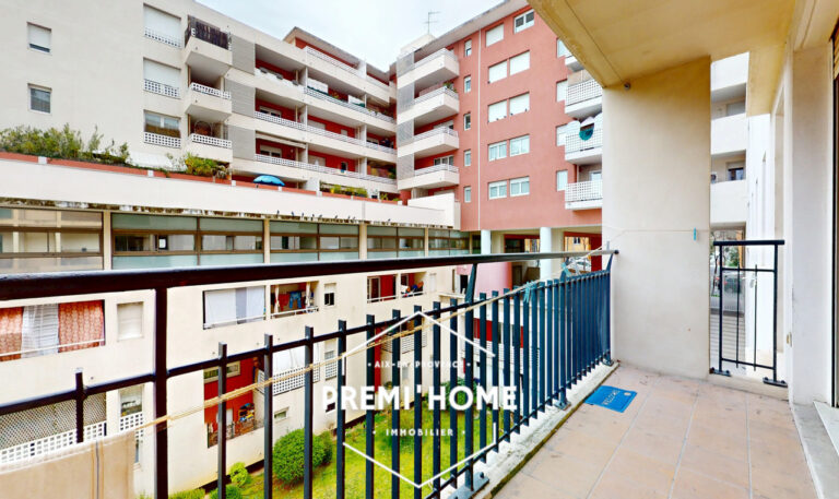 STUDIO DERNIER ETAGE QUARTIER RENAISSANCE AIX - Premi'home Agence immobilière Aix En Provence