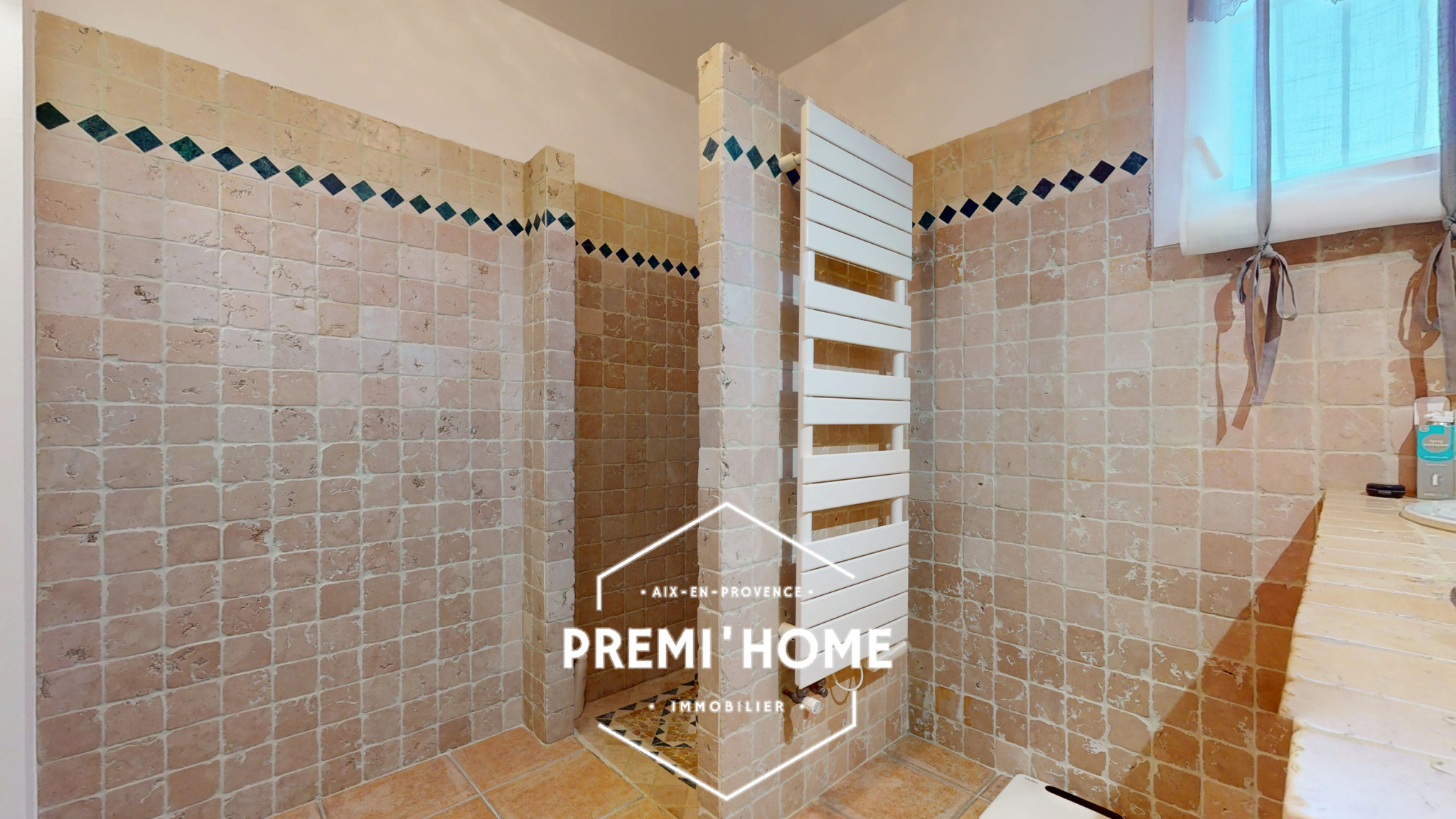 MAISON T5 + APPARTEMENT T2 AVEC PISCINE AUREILLE ALPILLES - Premi'home Agence immobilière Aix En Provence