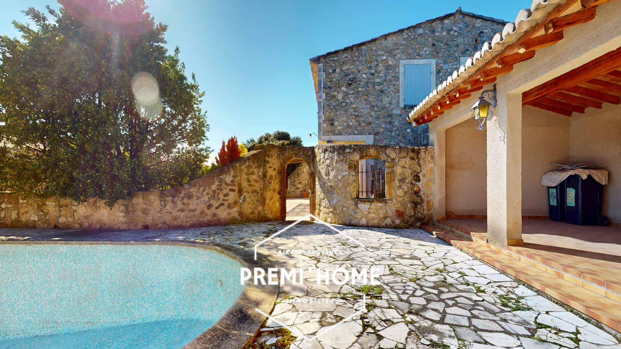 MAISON T5 + APPARTEMENT T2 AVEC PISCINE AUREILLE ALPILLES - Premi'home Agence immobilière Aix En Provence