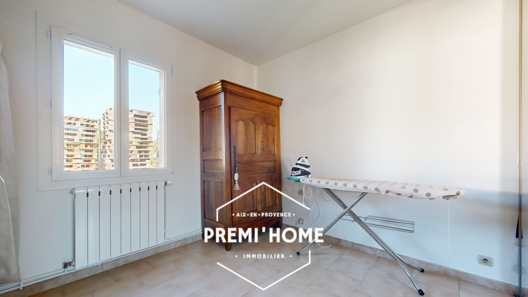 MAISON T5 + APPARTEMENT T2 AVEC PISCINE AUREILLE ALPILLES - Premi'home Agence immobilière Aix En Provence