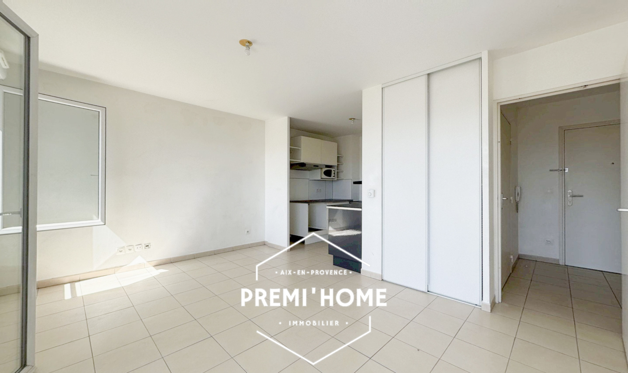 T2 VUE MER MARSEILLE QUARTIER JOLIETTE - Premi'home Agence immobilière Aix En Provence