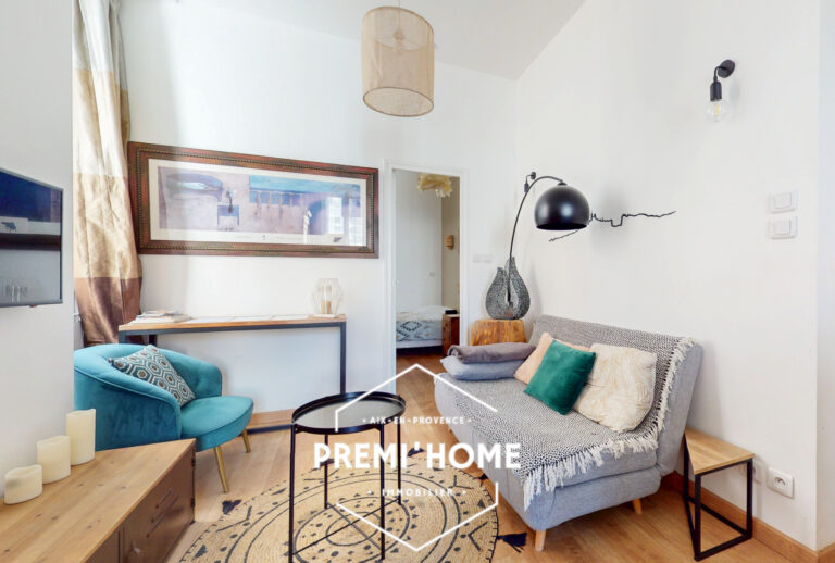 A VENDRE T2 RENOVE QUARTIER DU PANIER A MARSEILLE - Premi'home Agence immobilière Aix En Provence