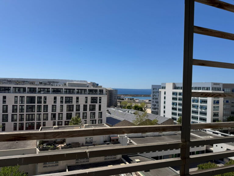 T2 VUE MER MARSEILLE QUARTIER JOLIETTE - Premi'home Agence immobilière Aix En Provence