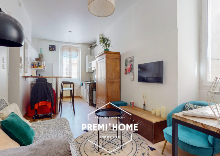 A VENDRE T2 RENOVE QUARTIER DU PANIER A MARSEILLE - Premi'home Agence immobilière Aix En Provence