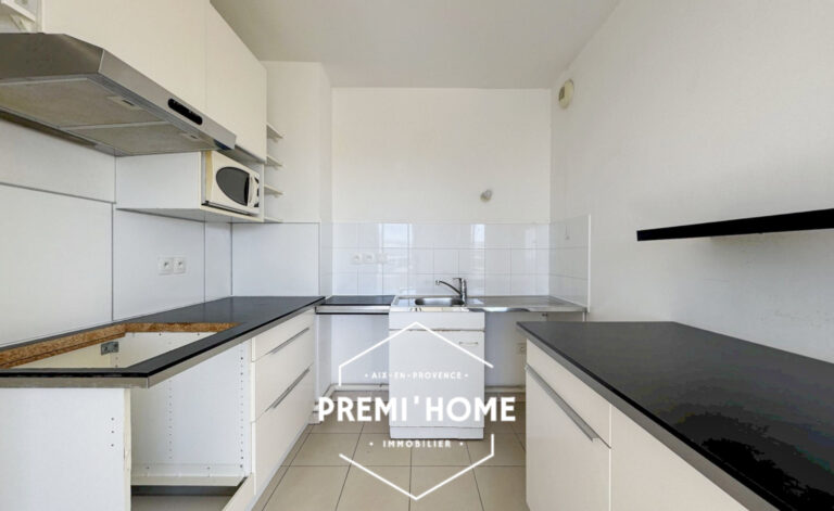 T2 VUE MER MARSEILLE QUARTIER JOLIETTE - Premi'home Agence immobilière Aix En Provence