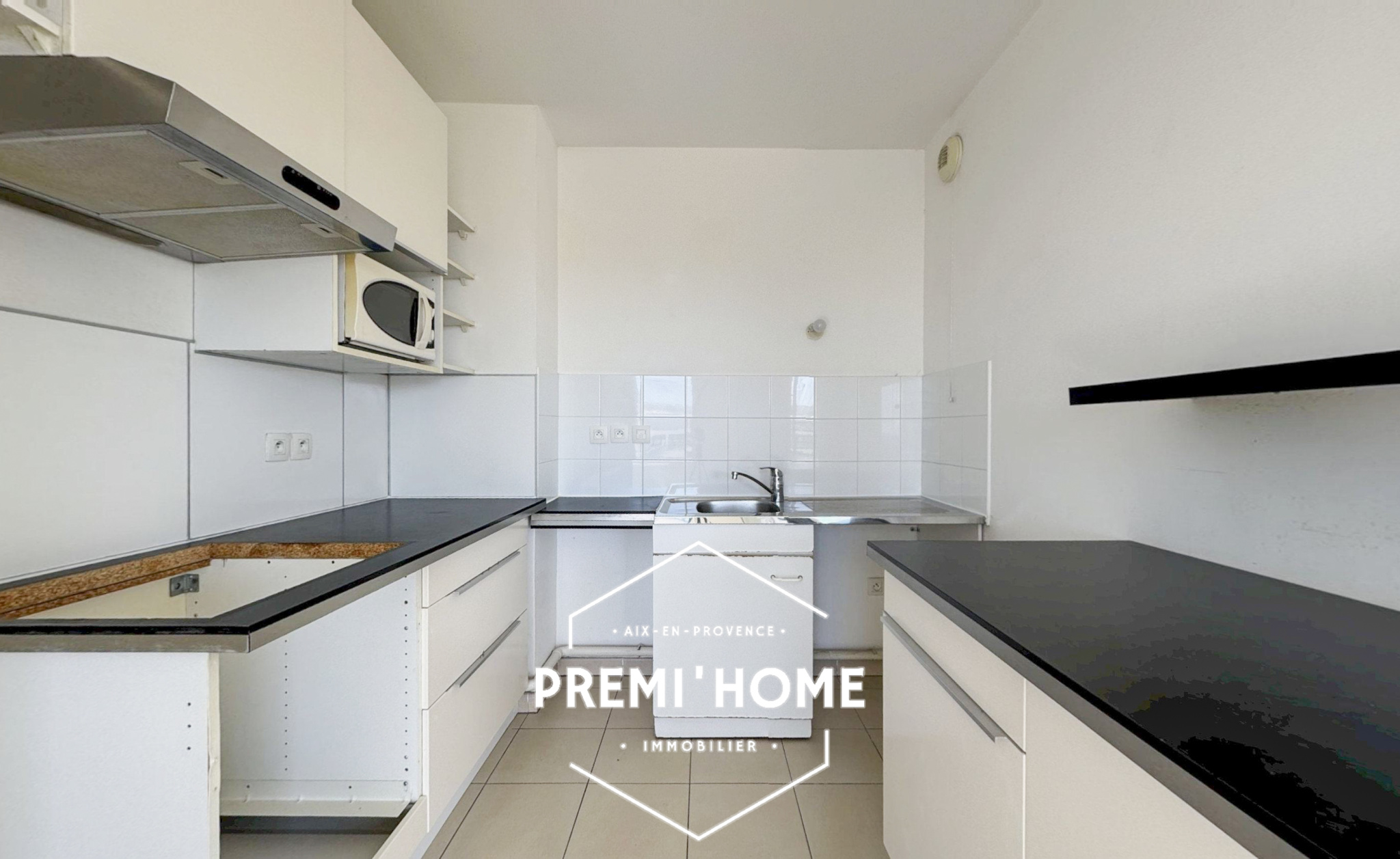 T2 VUE MER MARSEILLE QUARTIER JOLIETTE - Premi'home Agence immobilière Aix En Provence