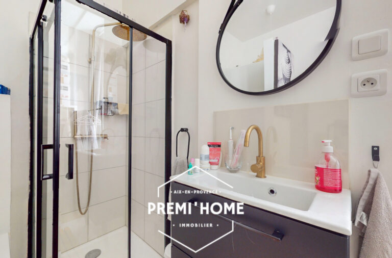 A VENDRE T2 RENOVE QUARTIER DU PANIER A MARSEILLE - Premi'home Agence immobilière Aix En Provence