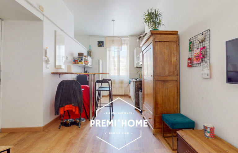 A VENDRE T2 RENOVE QUARTIER DU PANIER A MARSEILLE - Premi'home Agence immobilière Aix En Provence