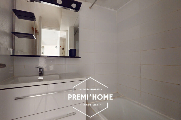 T2 CENTRE VILLE HISTORIQUE AIX A VENDRE - Premi'home Agence immobilière Aix En Provence