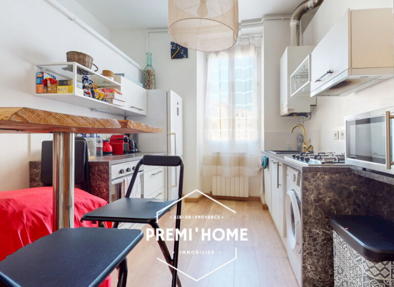 A VENDRE T2 RENOVE QUARTIER DU PANIER A MARSEILLE - Premi'home Agence immobilière Aix En Provence